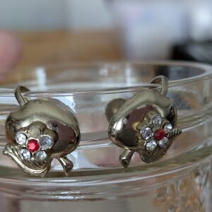 Earings Vintage Gold-Tone Floral Drop Earrings with Red Accent